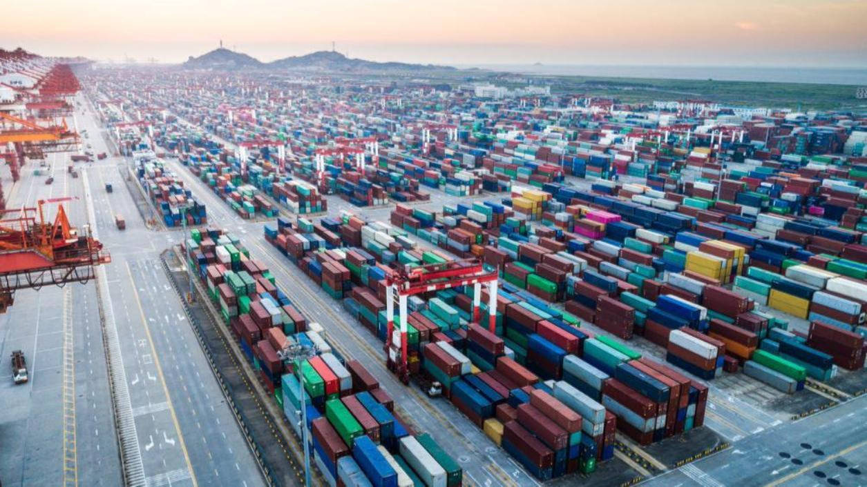 以新能源汽车为例,2024年中国出口突破百万辆,成为欧洲市场