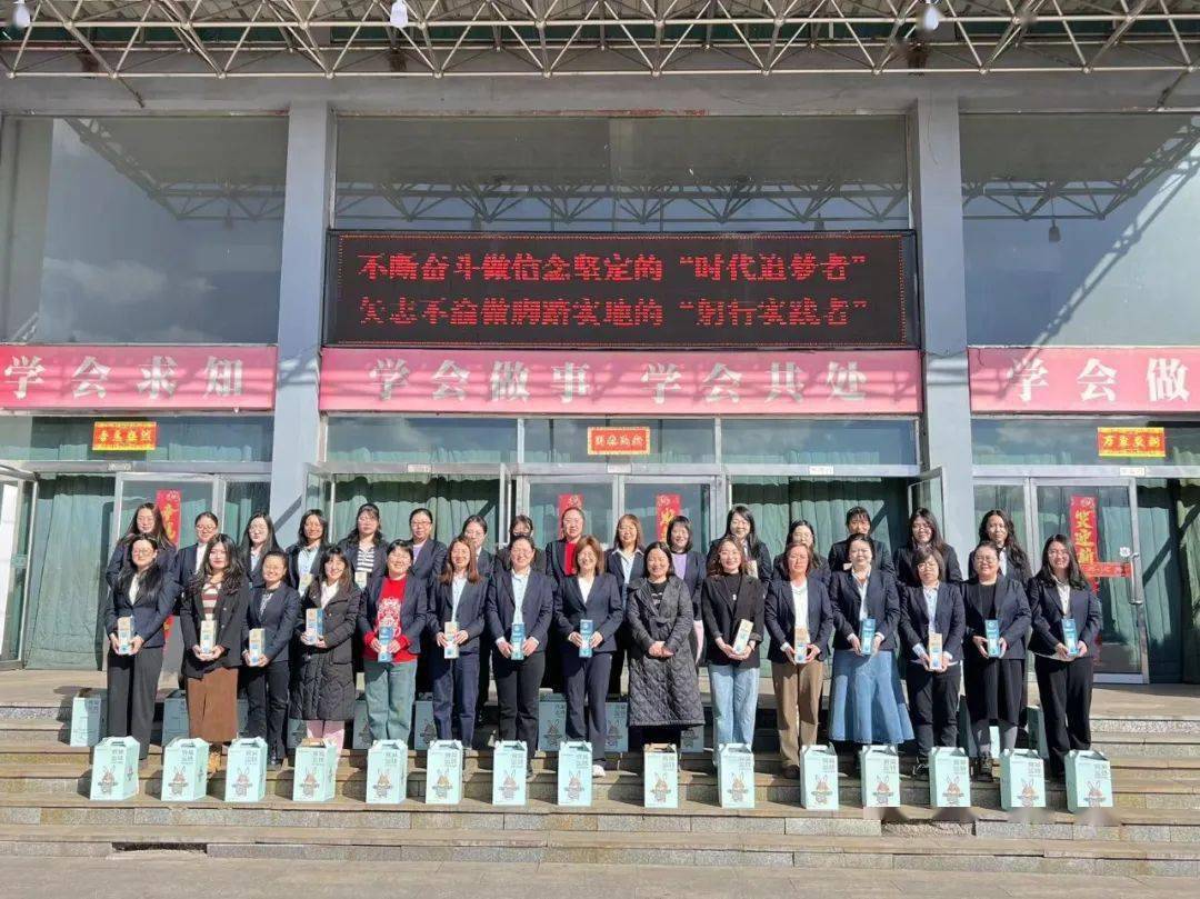 "三八"国际妇女节,她们这样过→_活动_插花_工作