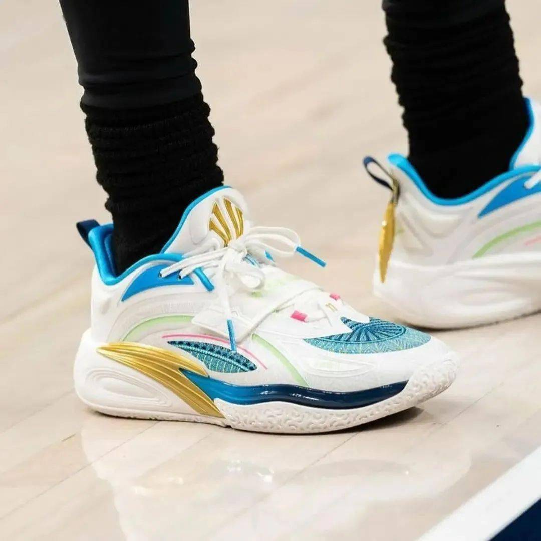 欧文上脚kai1新配色颜值你打几分