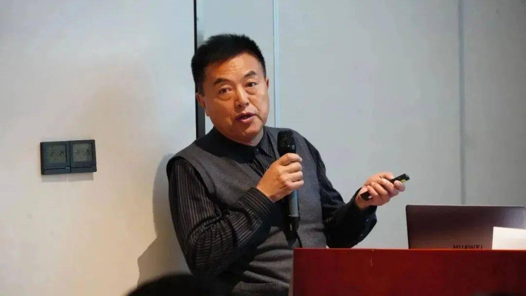 北京昌鑫农业科技有限公司李长清分享了"设施环控与储能如何满足种植
