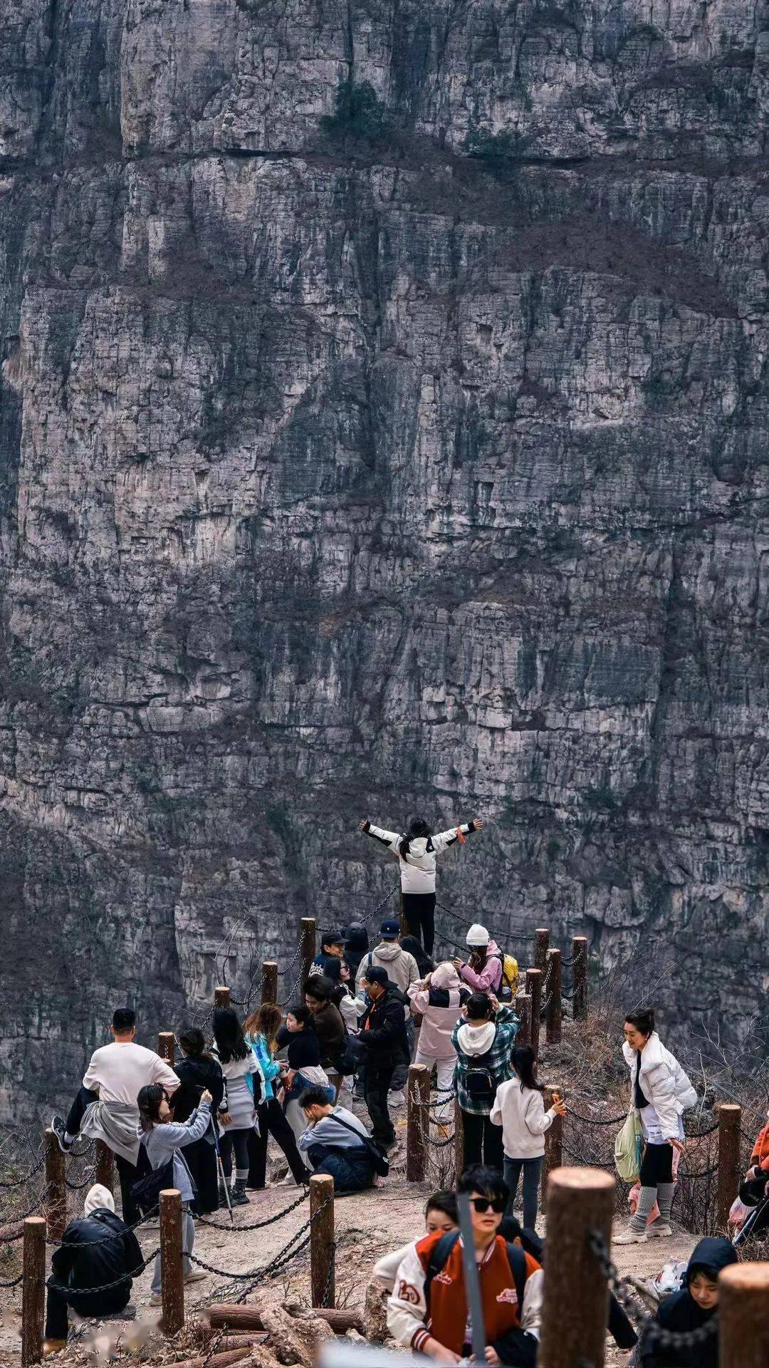 报告旅游特种兵正在进军古路村