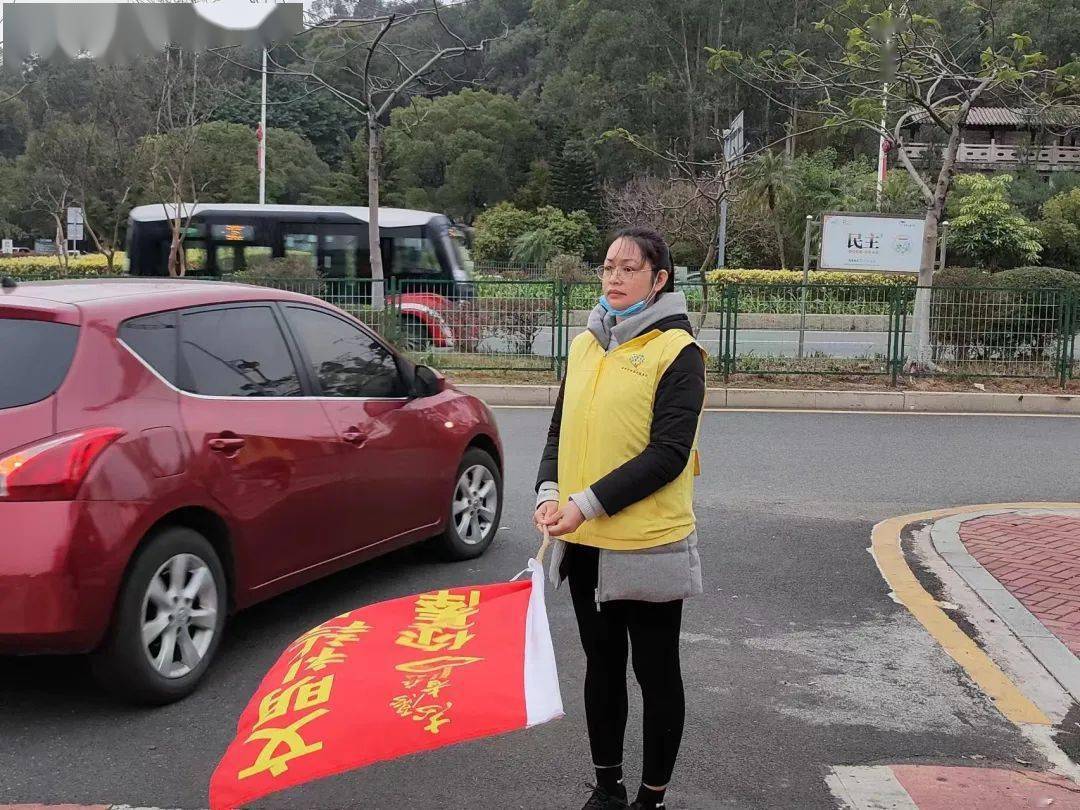 爱心护学,守护希望——寮步镇香市中学家长志愿服务队爱心护学岗活动