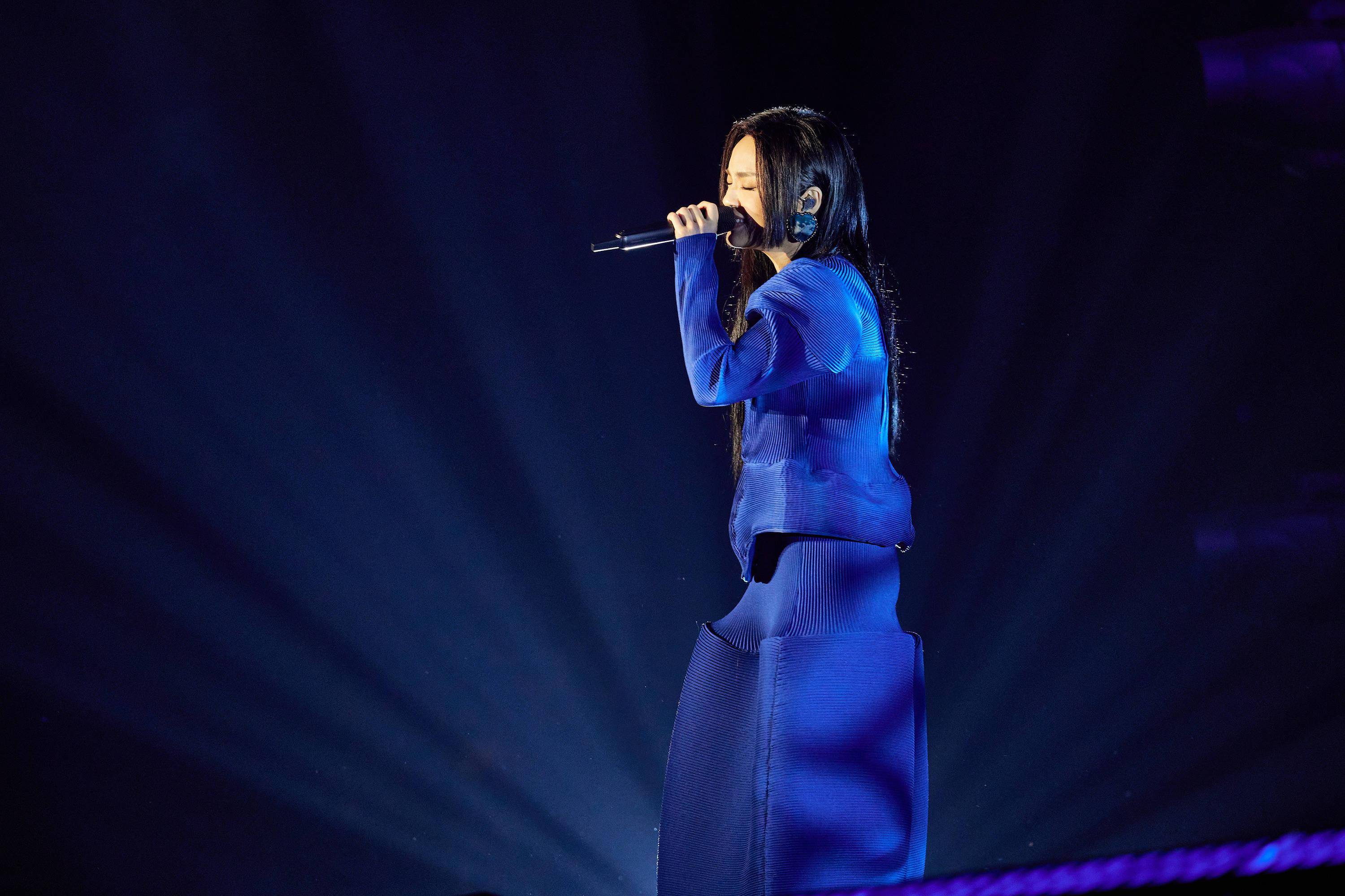 徐佳莹内地巡演首站广州开唱,汪苏泷惊喜现身合唱_lala_观众_歌迷