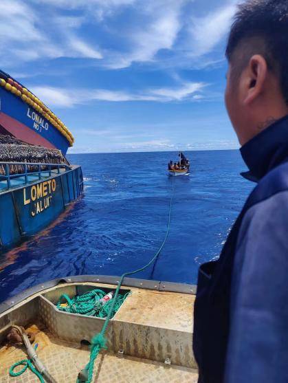 大爱无疆生命至上水产集团旗下lometo渔船成功救助外籍遇险人员纪实