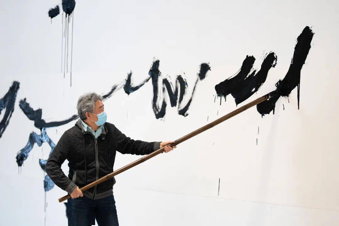 年度艺术人物谭平撕裂的呈现