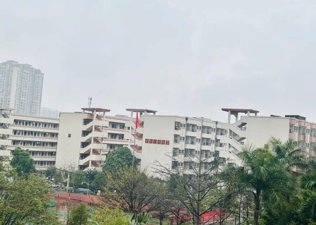 藤县藤州中学校园升级大改造学生宿舍换新颜