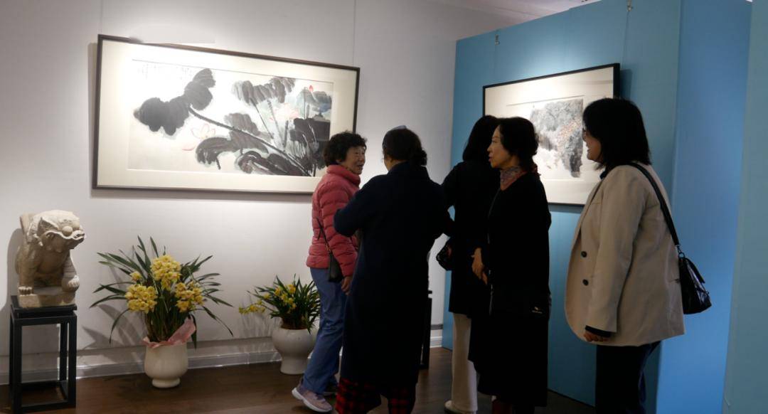 北京煦润文化公司以及香港懒园拍卖公司共同构建企业集群,与志同道合