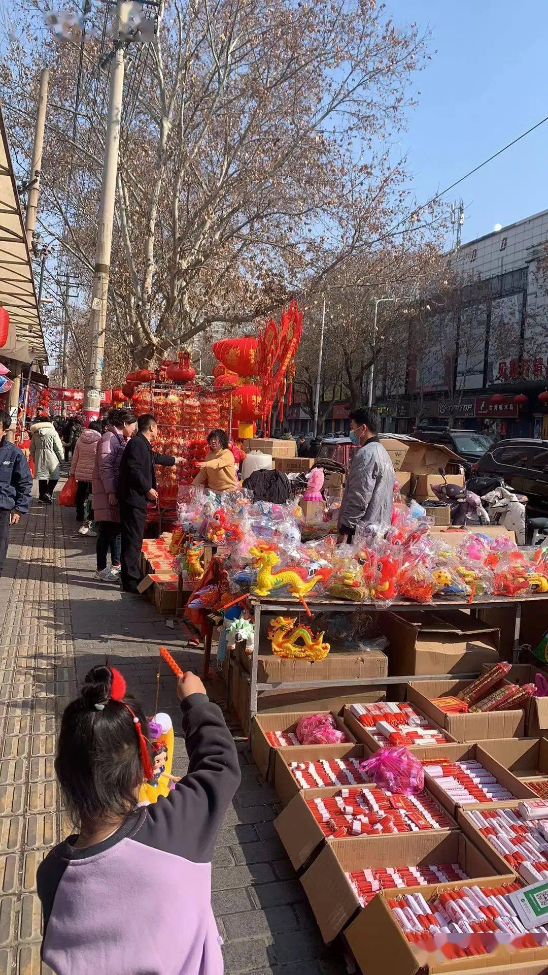 刘亦菲穿卫衣逛菜市场好有烟火气啊开春慢生活太让人向往了吧