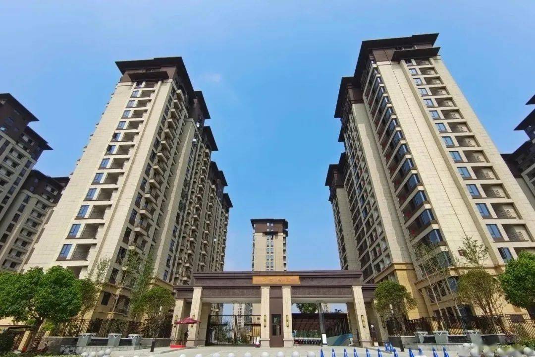 左右滑动查看更多腾飞·芙蓉湖畔实景图腾飞·芙蓉湖畔实景图腾飞