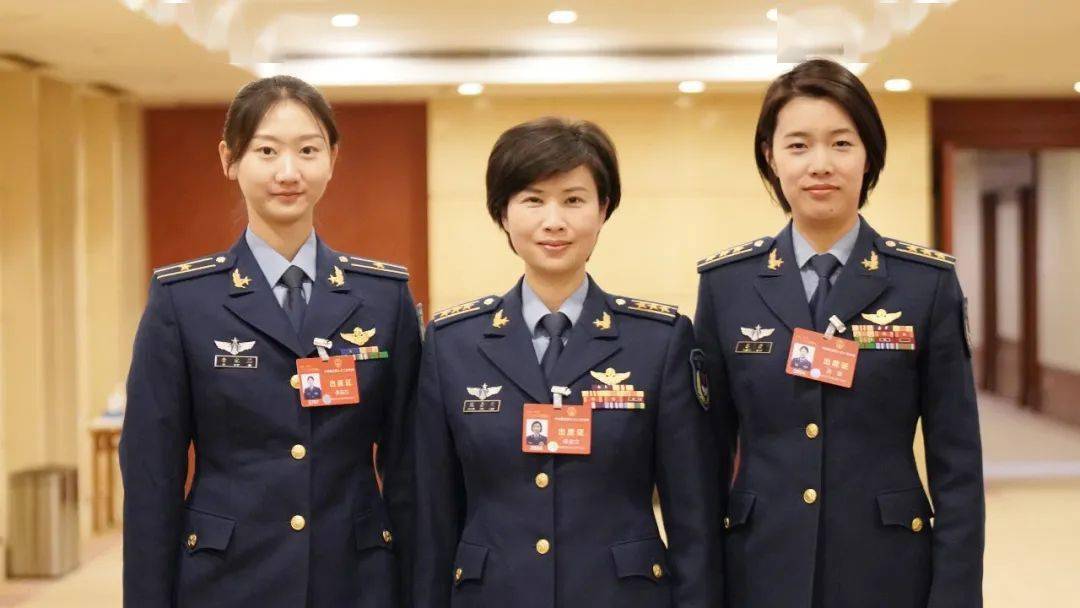 空军三代女飞两会"同框":飞行是职业,更是信仰_陈金兰_张潇_任务