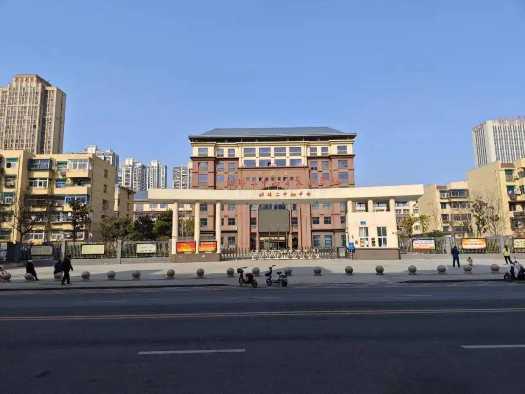 蚌埠新城实验学校公交路线:102路,105路,106路,108路,116路,118路,132