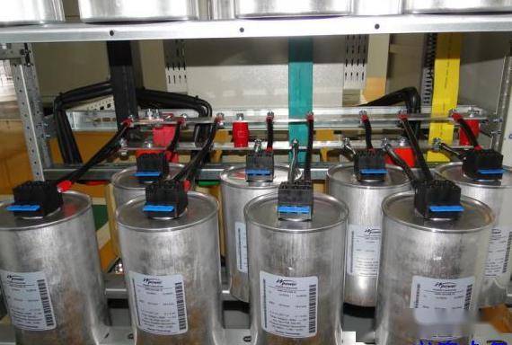 一般静态补偿方案:>刀熔开关>熔断器>接触器>热继电器>(电抗器)>电容