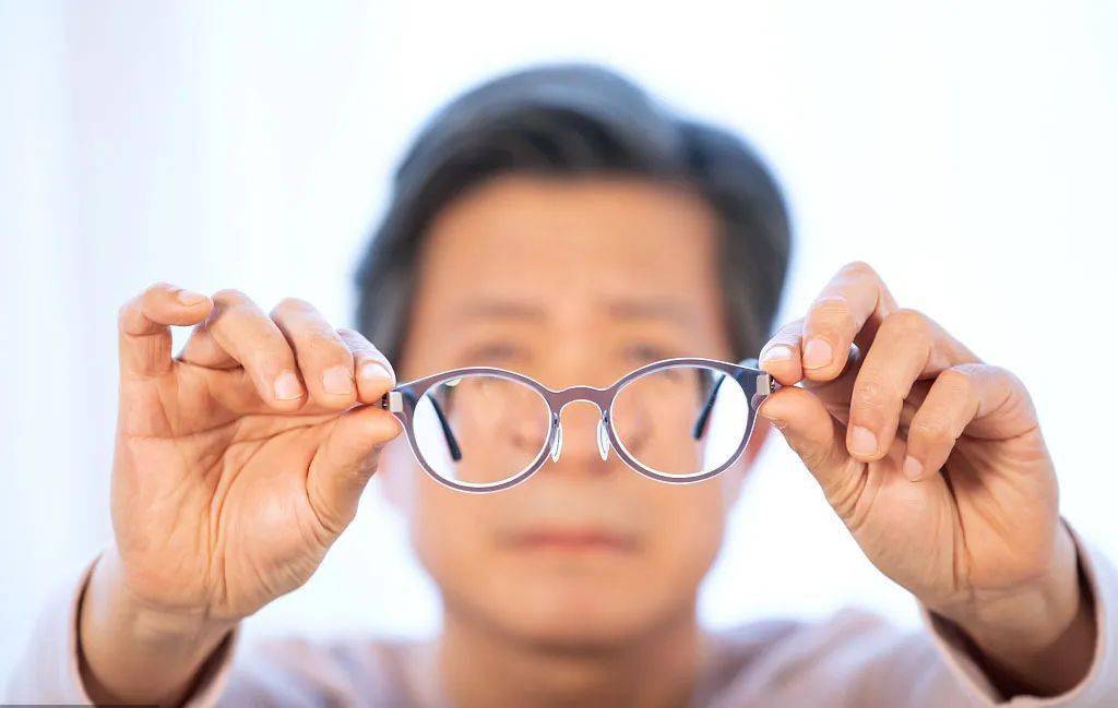 您是否正在被老花眼困扰