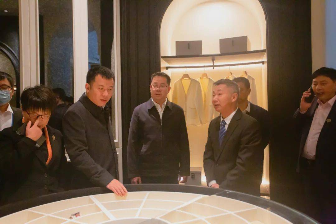 南浔区领导参观上海建博会,点赞南浔木业八大品牌创新力_展厅_家居_的