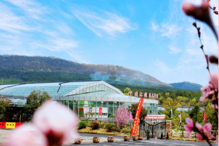 汇源农谷体验园是植物科普大观园,春天,园内的桃花争奇斗艳,花开时节