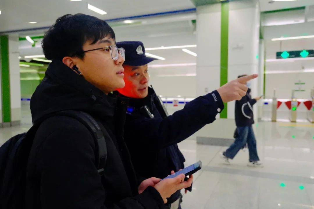 哇哦这是北京的地铁北京警察带你打卡