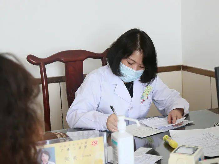 包含中国中医科学院广安门医院号贩子挂号方式-疫情地区不方便进京的患者可提供代诊服务的词条