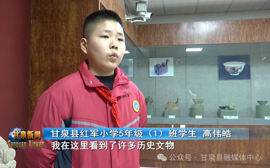 在宋代画像砖展厅内,孩子们掀开一个个画像砖的神秘面纱,聆听着画像砖