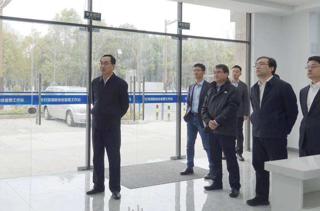 魏杰一行先后前往昆山市应急管理局指挥中心,千灯镇消防综合监管工作