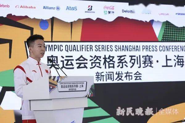 从巴赫手中接过五环徽章如今他将回到梦开始的地方