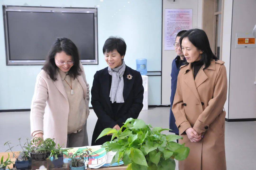 学校发展江苏省教育厅副厅长顾月华等一行到无锡市东林中学考察调研
