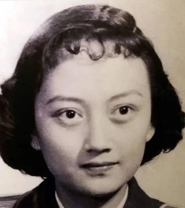 她曾是中国最美女演员是无数60后心中的女神如今已经90岁你还记得她吗
