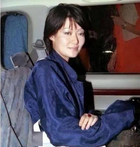 她被富豪始乱终弃29岁未婚生子从24楼一跃而下结束了生命