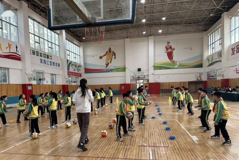 朴园教研临沂市教育科学研究院徐凤飞科长莅临临沂朴园小学进行教学