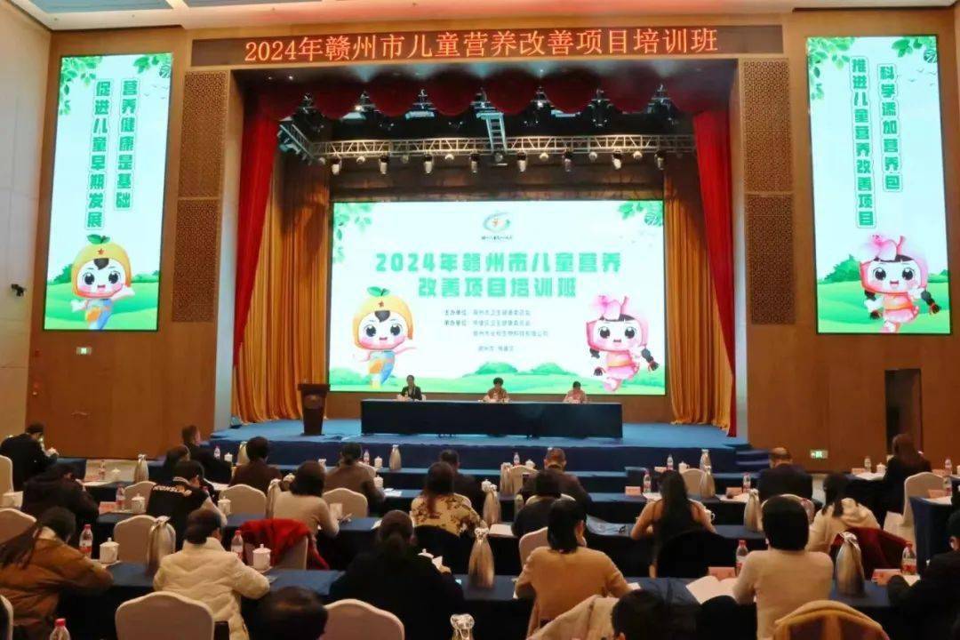 培训第一阶段,与会人员先后现场参观了南康区东山街道卫生院,镜坝镇