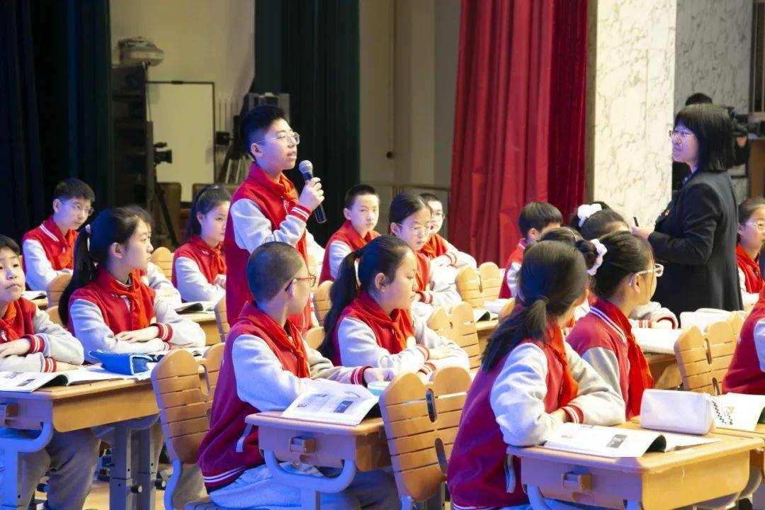 学习航天精神铸就强国之梦大中小学同上一节思政课展
