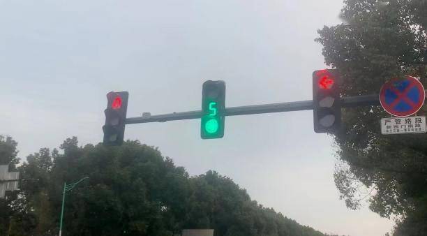 有车就绿灯宁波此地最新试点自适应控制