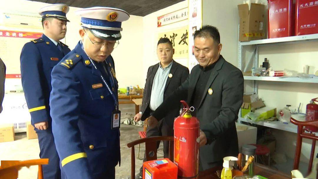 联合检查组一行首先来到位于文峰路北段的众安消防科技