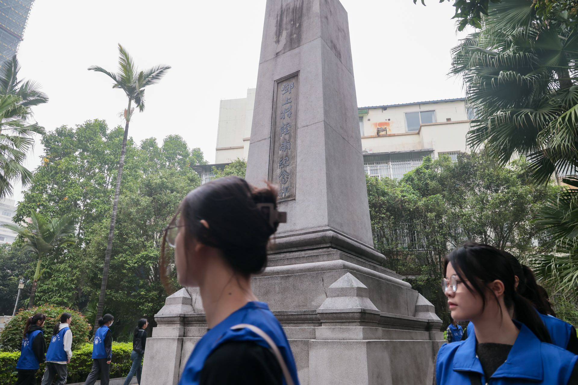 的祭扫活动,先后到兴中会坟场,邓荫南墓,伍汉持墓,张民达墓等地祭拜