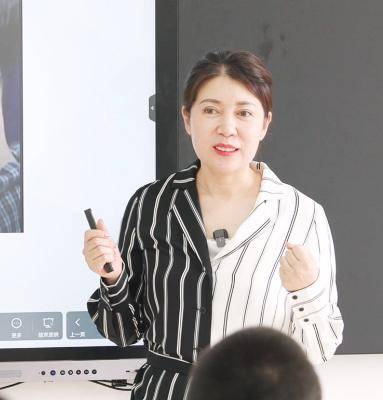 聚力攻坚女大学生就业系列服务专家讲堂职业规划篇12