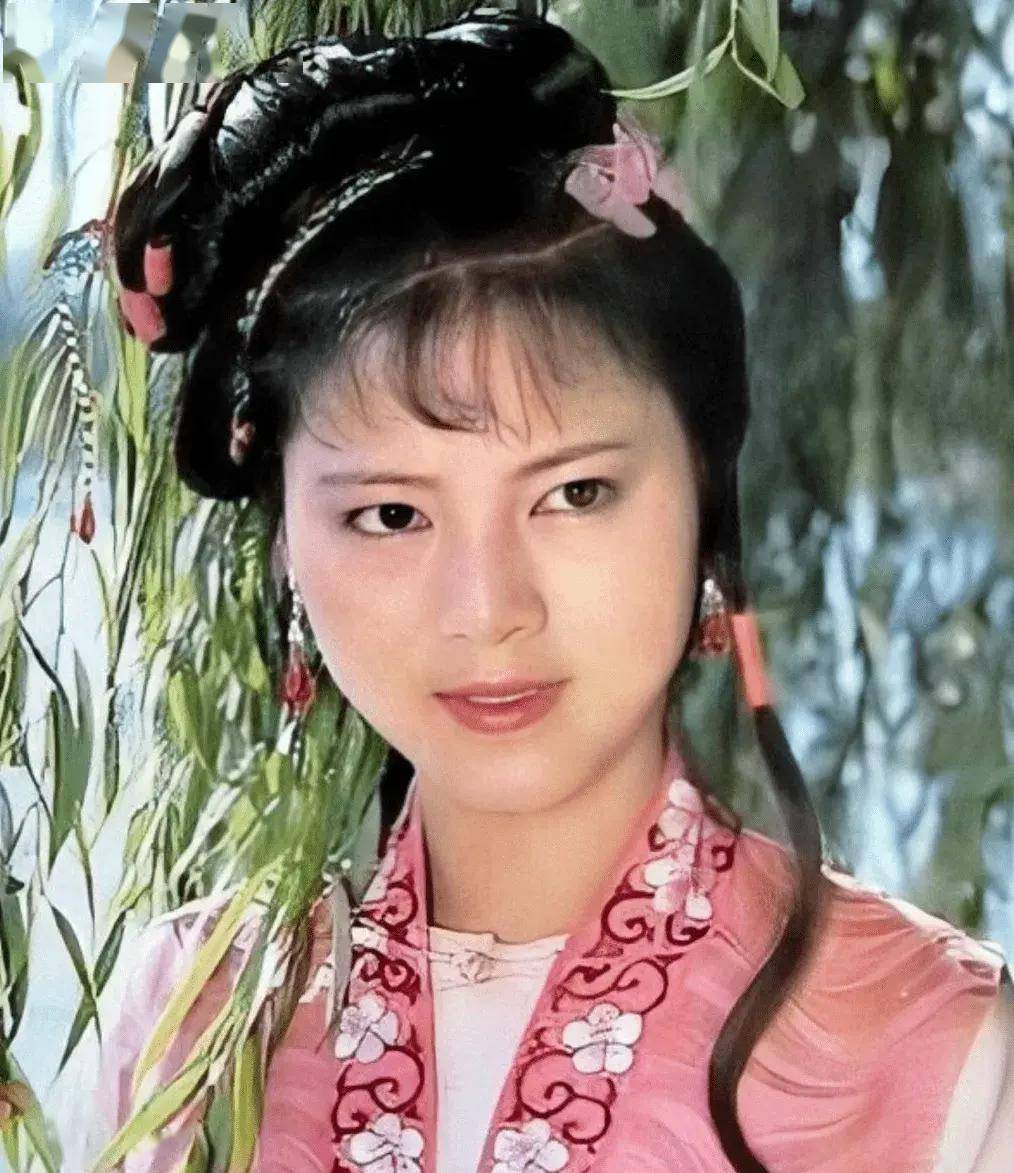 黛玉宝玉,劝奶娘,怎奈何,老人家倚老卖老,这个时候还是王熙凤过来把