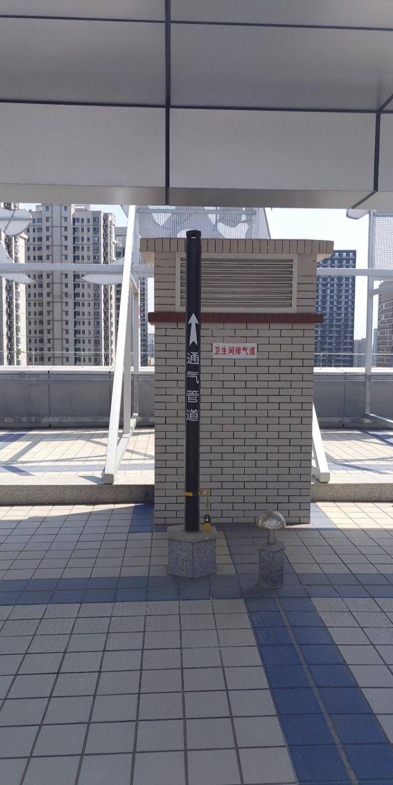 青岛市分户验收规定:上人屋面烟道(包括管道透气孔)高度应超过18m