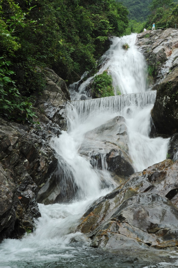 特价错峰游打卡英德九州驿站住树上围屋泡树上温泉游览天门沟景区