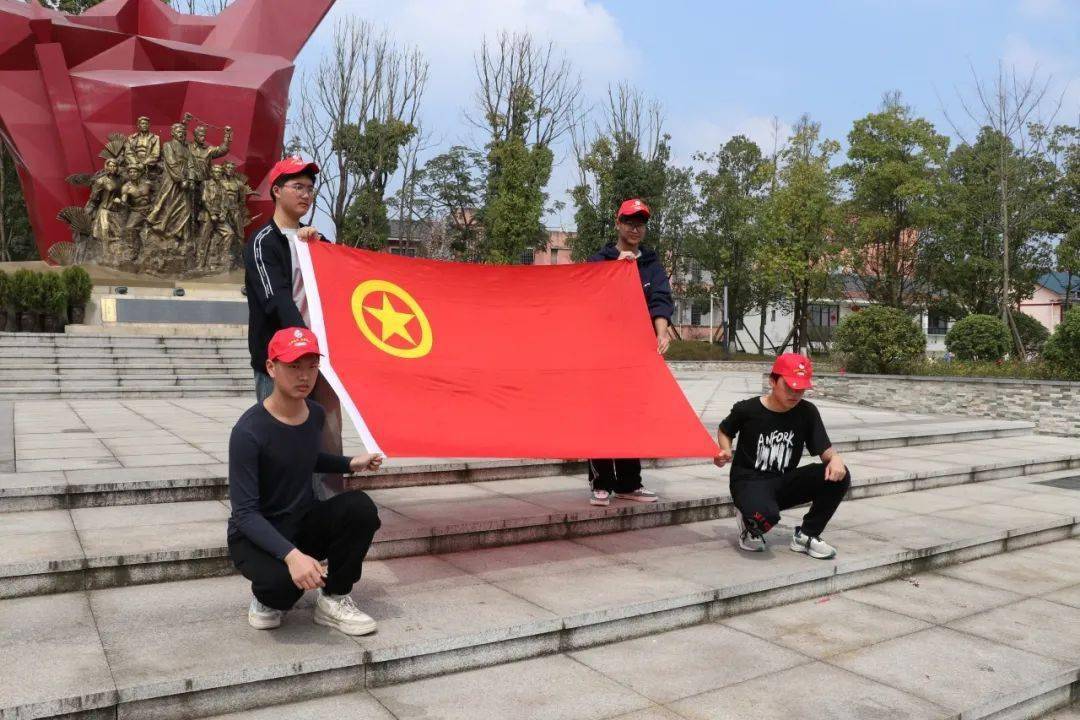 武胜中学开展主题团日暨红色研学实践活动