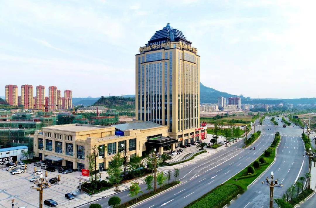 学校,医院,行政办公和居住小区为主要内容的建设项目,在何家坝,曾家坝