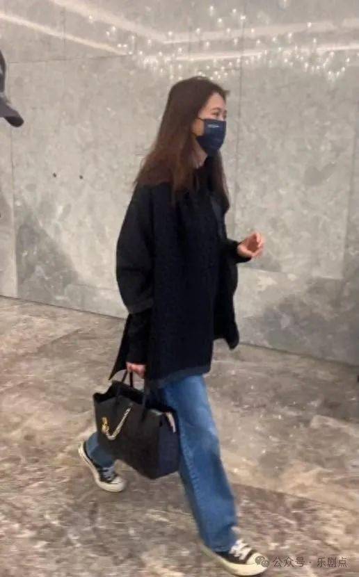 袁咏仪挽新款爱马仕赴无限超越班2网友竟期待与吴镇宇掐架
