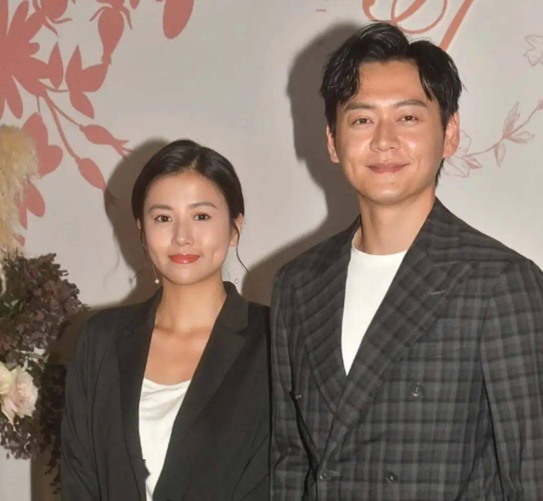 杨偲泳相比和陈芷尤的恋情,张振朗在这段恋情中,就要坦诚许多.