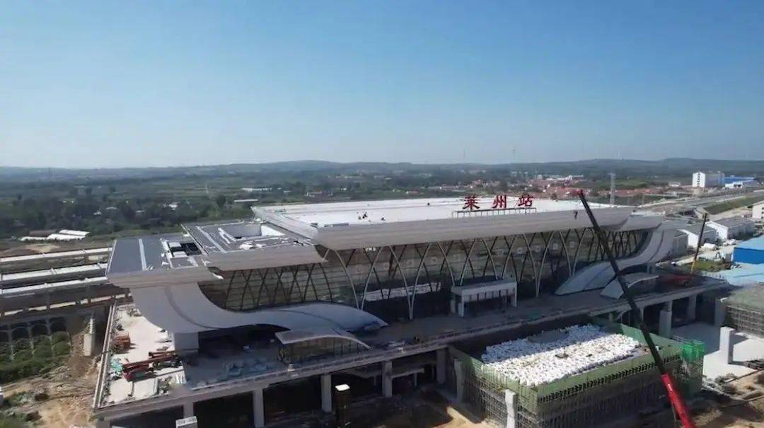 此外,新亮相的高铁站还有莱州站,招远站和烟台西站.