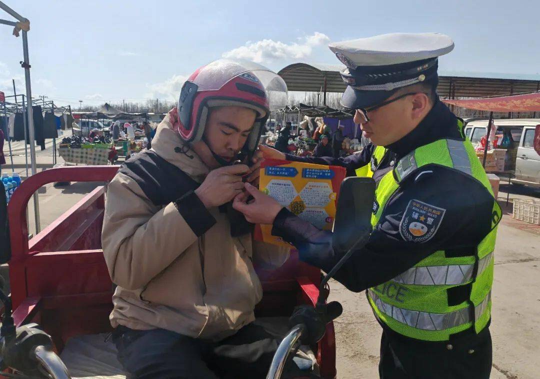 护航春耕春耕备耕正当时宁夏交警护航忙