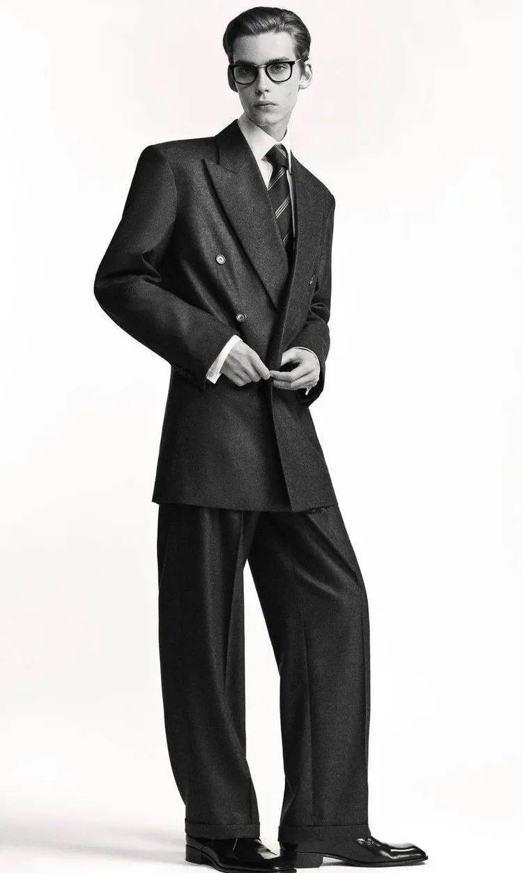 原来,t台下的男模们反差这么大啊?