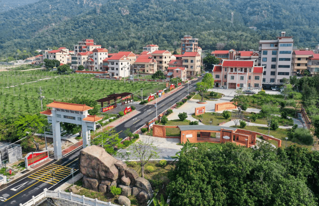 此外,"四好农村路"省级示范县已达44个,实现全省省级示范县比例过半.