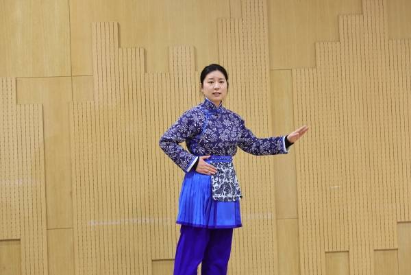 此次,上海沪剧院策划开放沪剧《芦荡火种》复排"探班",既为观众揭开了