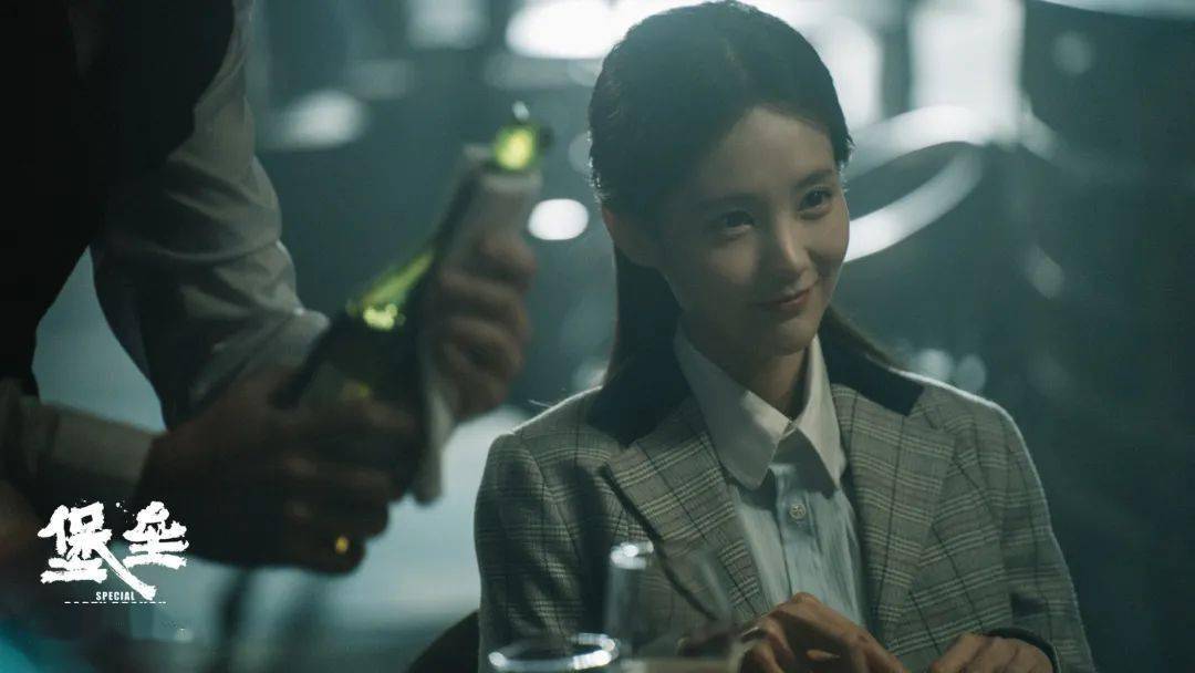 饰)因执行一项秘密任务展开殊死暗战,两人同时自认"庞德甫"的代号身份