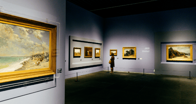 深圳美术馆馆长张燕方介绍,深圳美术馆(新馆)的18个艺术展厅展览密集