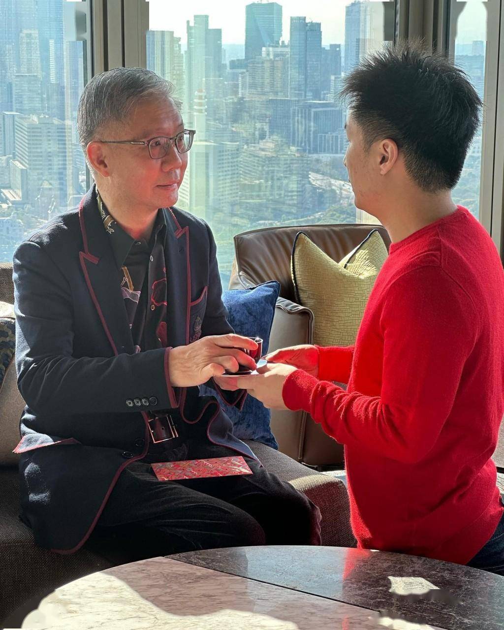 香港百亿富三代为老爸庆生再惹争议,曾与七位女星传绯闻_钟培生_成为