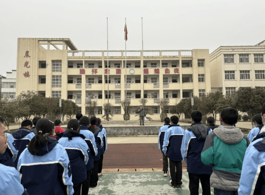 传承雷锋精神京山教育在行动三阳中学追锋前行争做发扬钉子精神的小